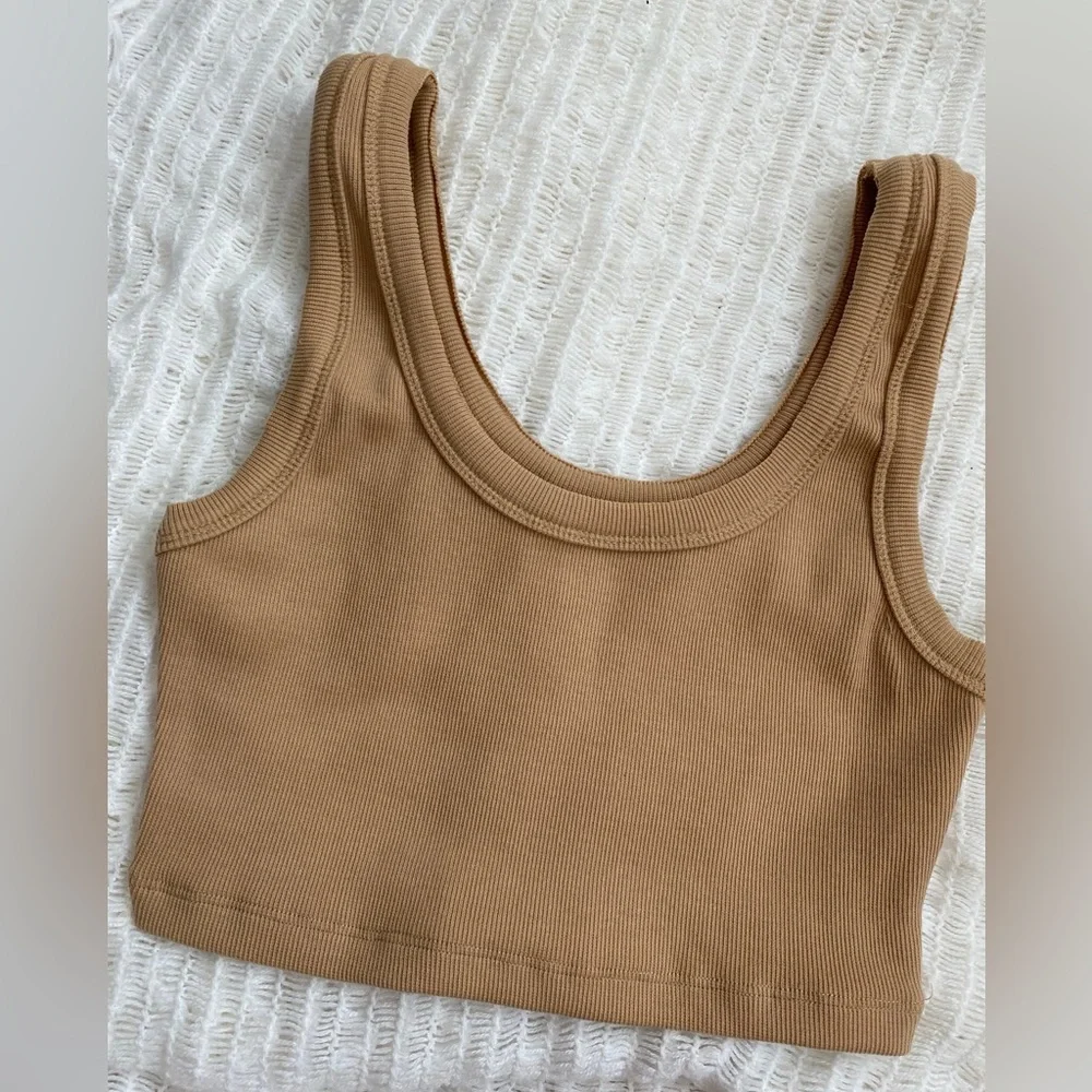 Ribbed Cropped Tank - Picture 3 of 3